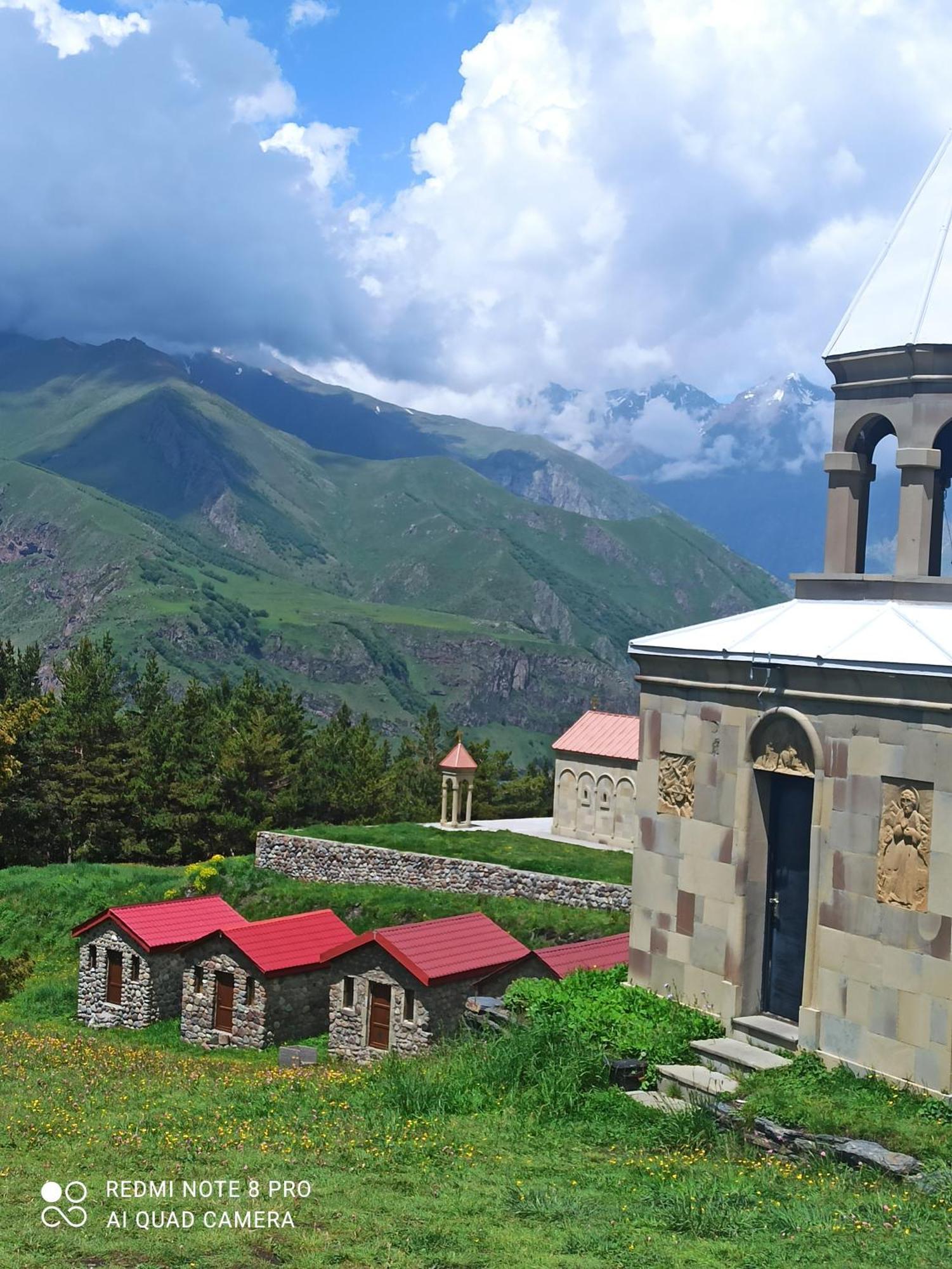 Crystal Kazbegi Hotel Buitenkant foto