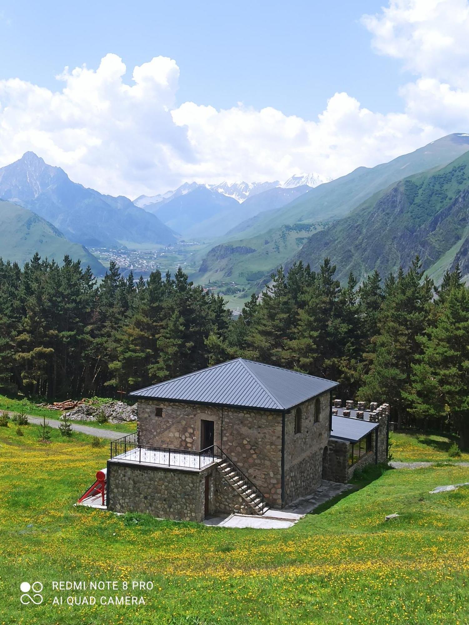 Crystal Kazbegi Hotel Buitenkant foto